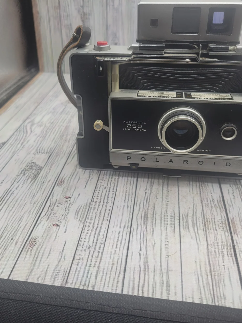 Vintage Polaroid Automatic 250 Land Camera